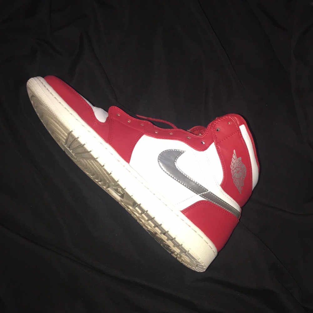 Air Jordan 1 retro silver swoosh